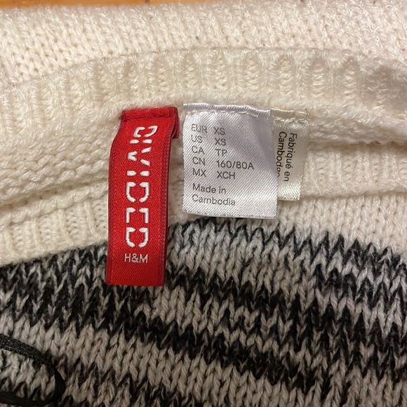 Divided sweater - Picture 3 of 3